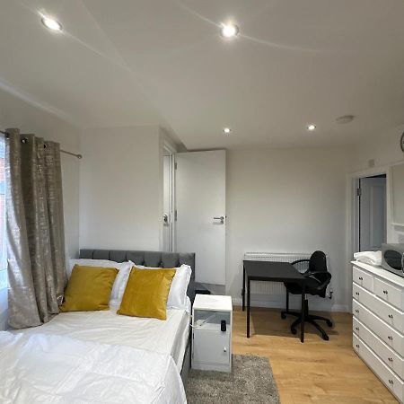 Keedonwood Road Bromley, Rooms With Free Wifi Buitenkant foto