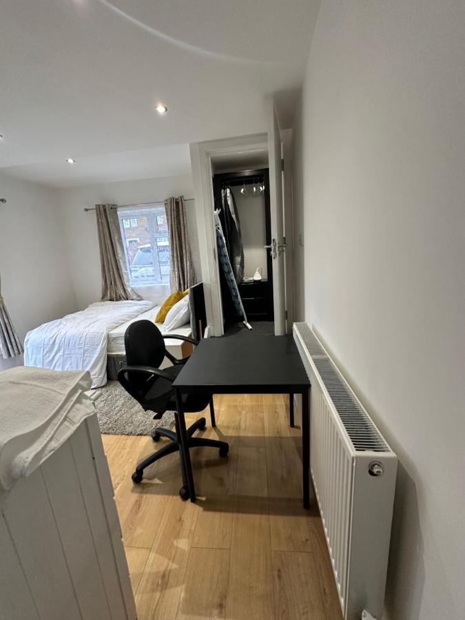 Keedonwood Road Bromley, Rooms With Free Wifi Buitenkant foto
