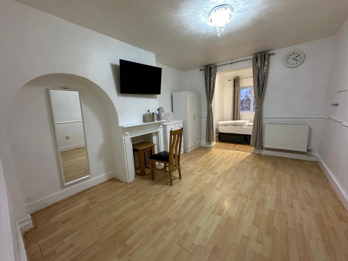 Keedonwood Road Bromley, Rooms With Free Wifi Buitenkant foto