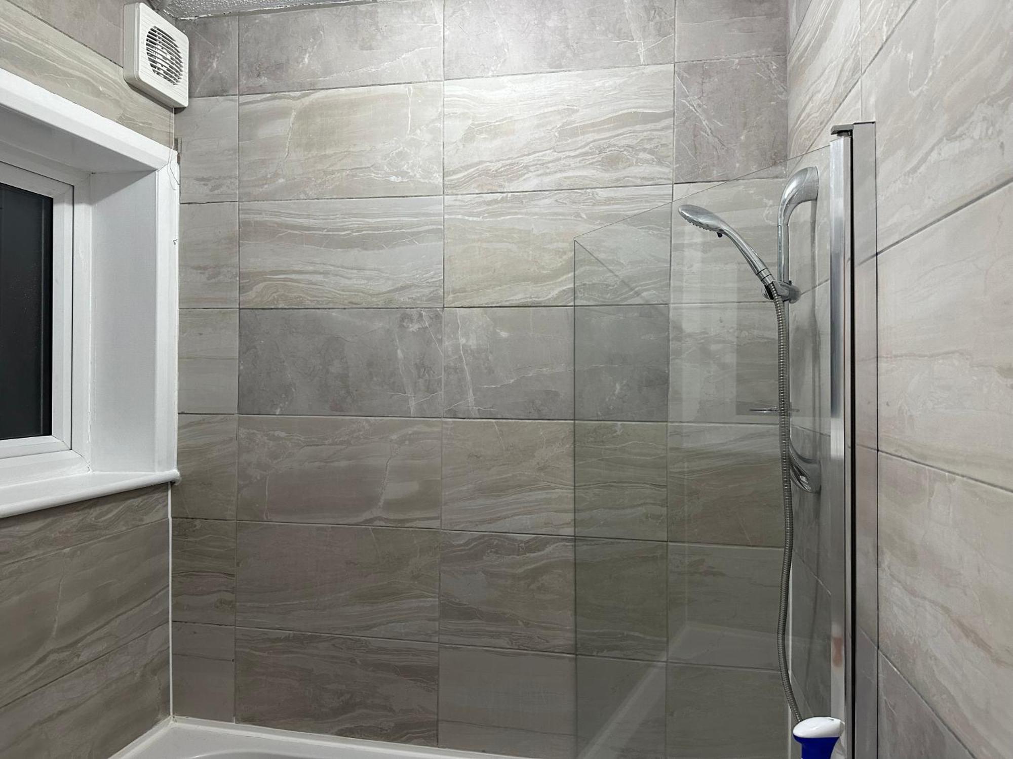 Keedonwood Road Bromley, Rooms With Free Wifi Buitenkant foto