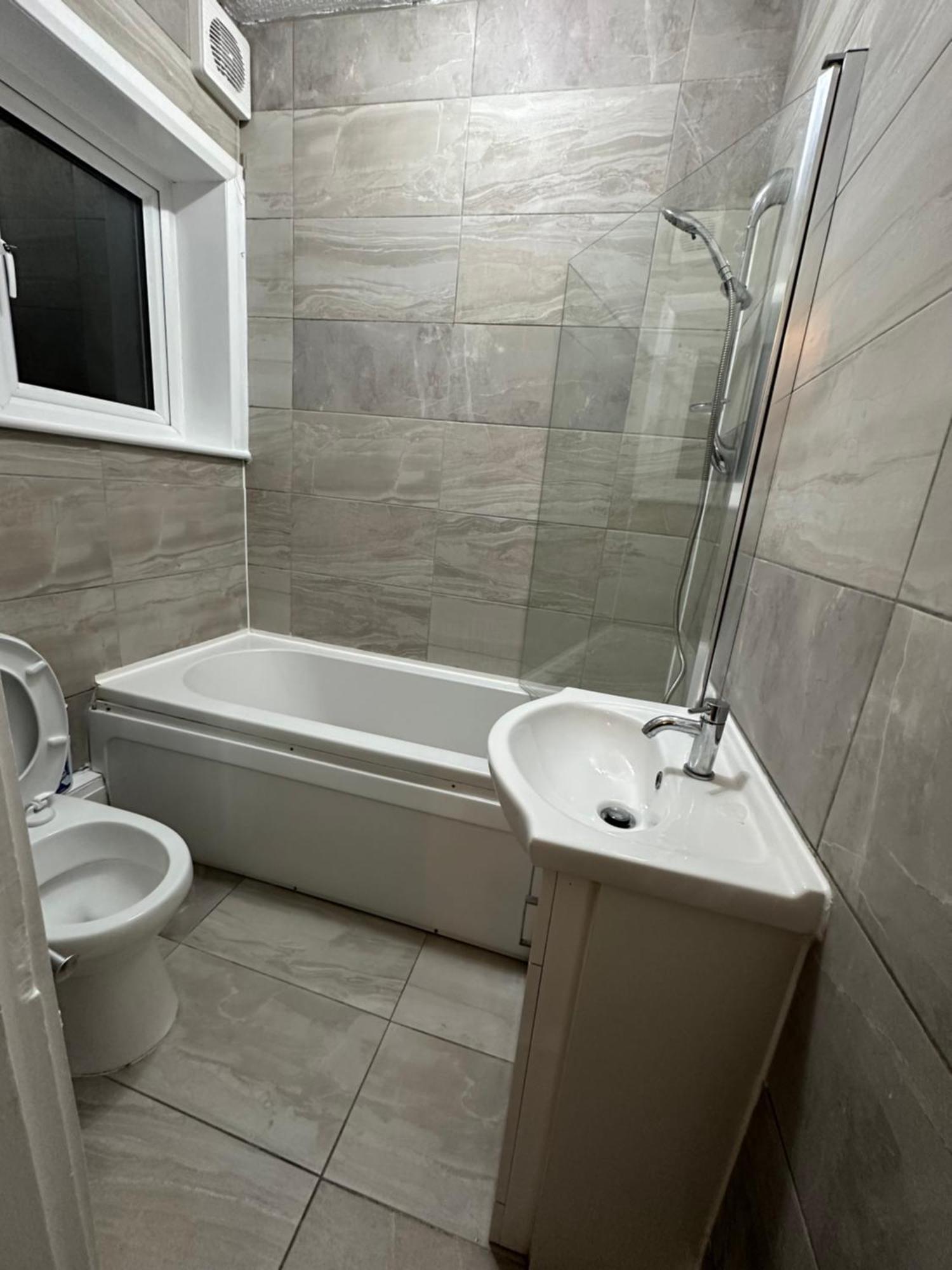 Keedonwood Road Bromley, Rooms With Free Wifi Buitenkant foto
