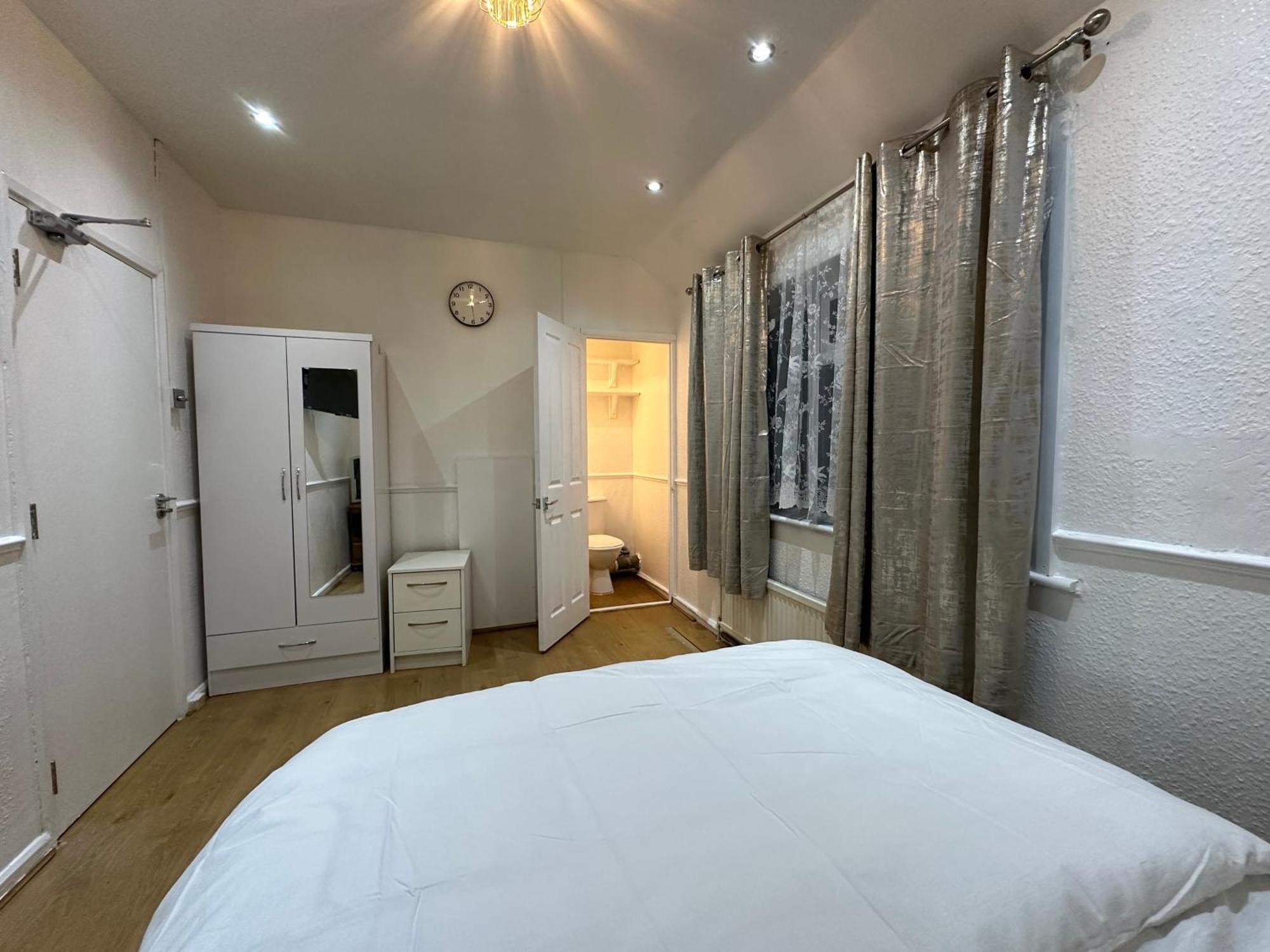 Keedonwood Road Bromley, Rooms With Free Wifi Buitenkant foto